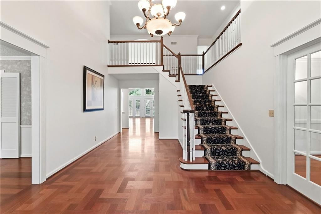 Photo 4 of 37 - 10164 Mackey Street, Overland Park, KS 66212