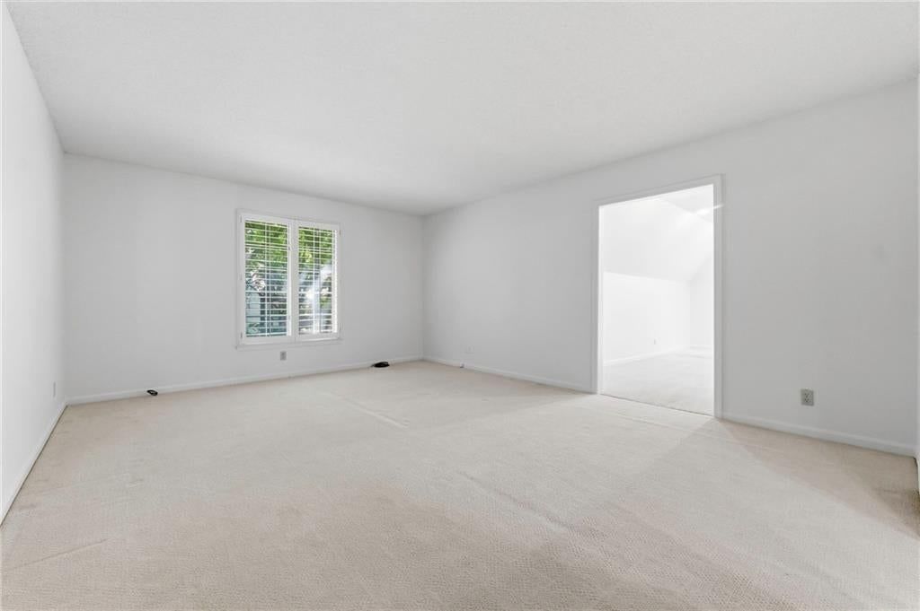 Photo 17 of 37 - 10164 Mackey Street, Overland Park, KS 66212