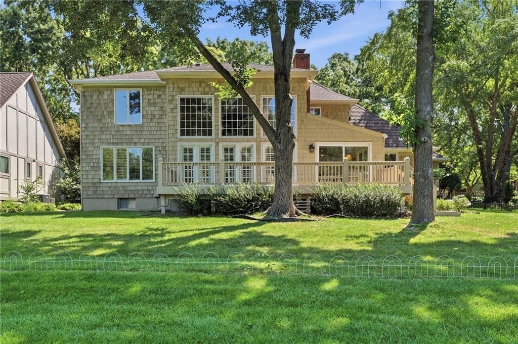 Photo 35 of 37 - 10164 Mackey Street, Overland Park, KS 66212