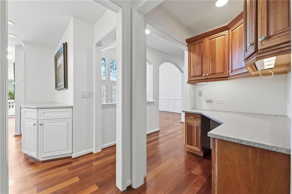 Photo 11 of 37 - 10164 Mackey Street, Overland Park, KS 66212