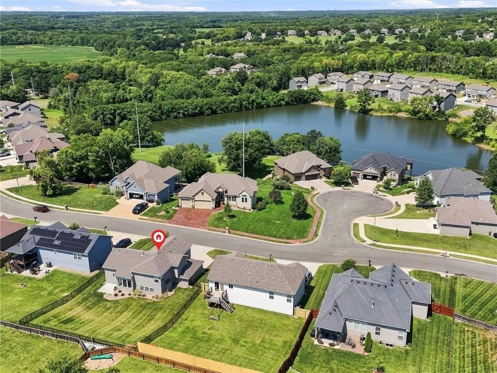 800 Wright Street, Pleasant Hill, MO: listing photo 3