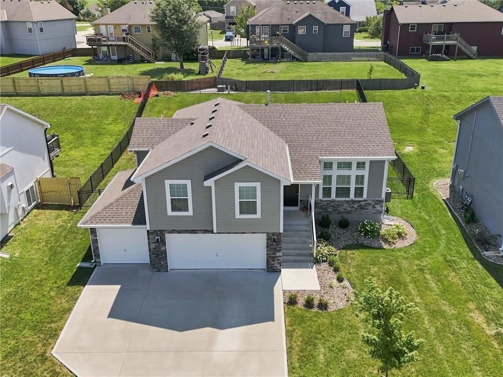 800 Wright Street, Pleasant Hill, MO: listing photo 2