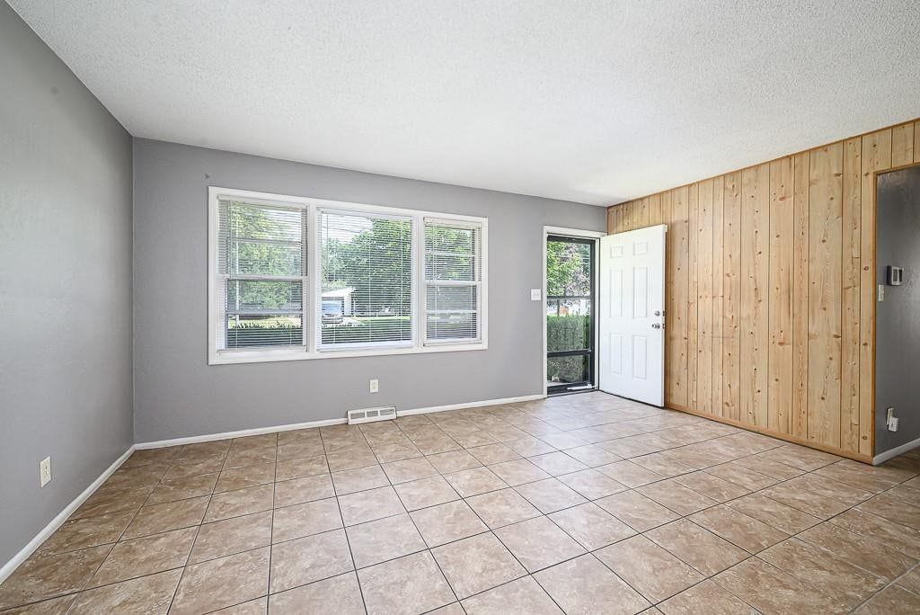8213 Ruskin Way — photo 5