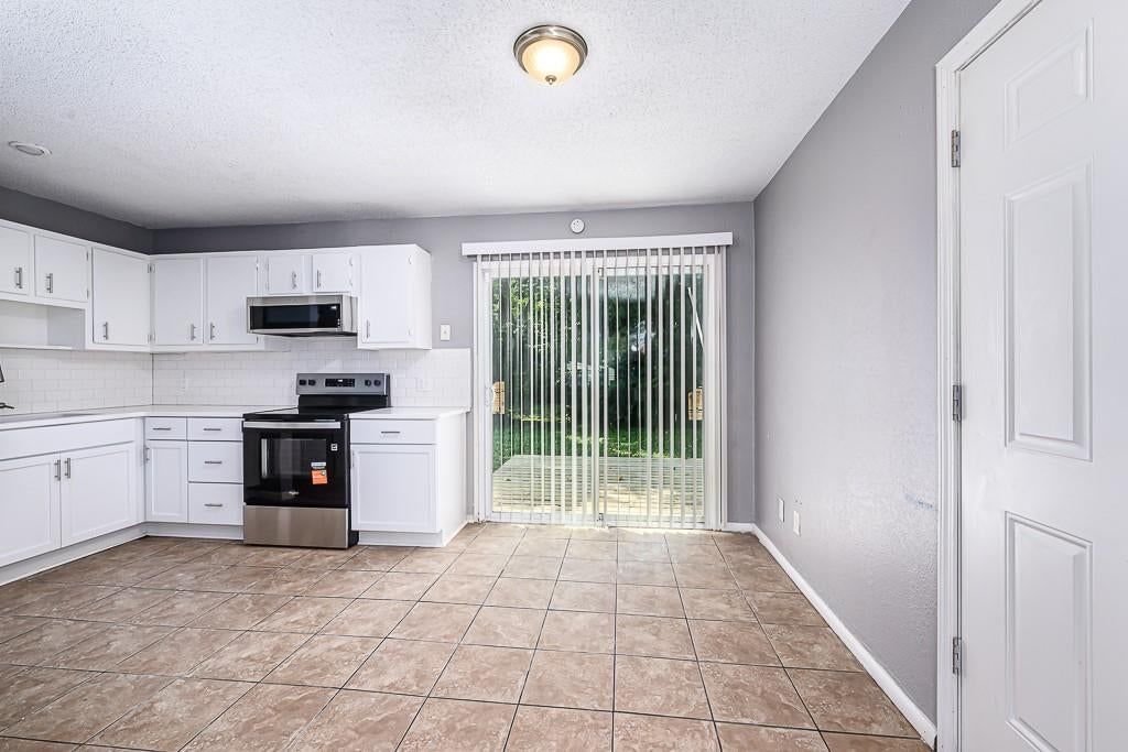 8213 Ruskin Way — photo 7