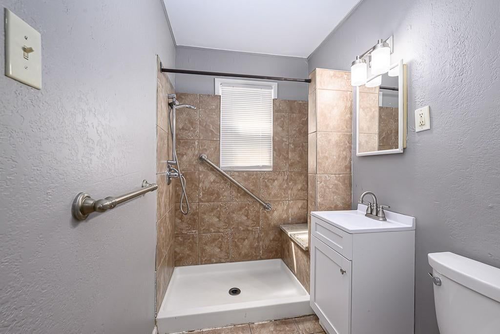 8213 Ruskin Way — photo 8