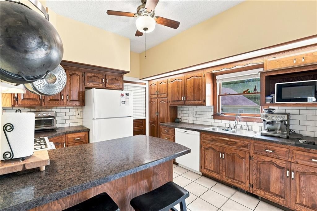 320 S Holbrook Street — photo 13