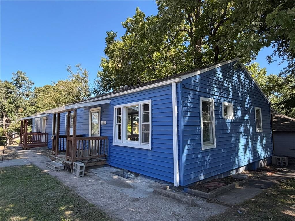 1003-1005 W College Street, Independence, MO: listing photo 2
