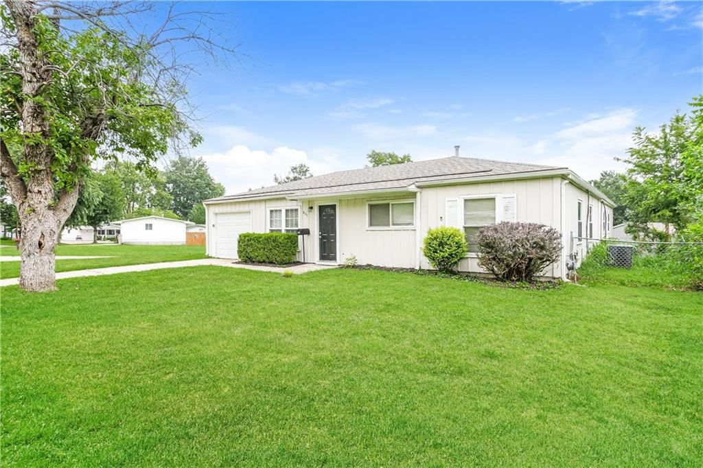 807 N Ponca Drive, Independence, MO: listing photo 2