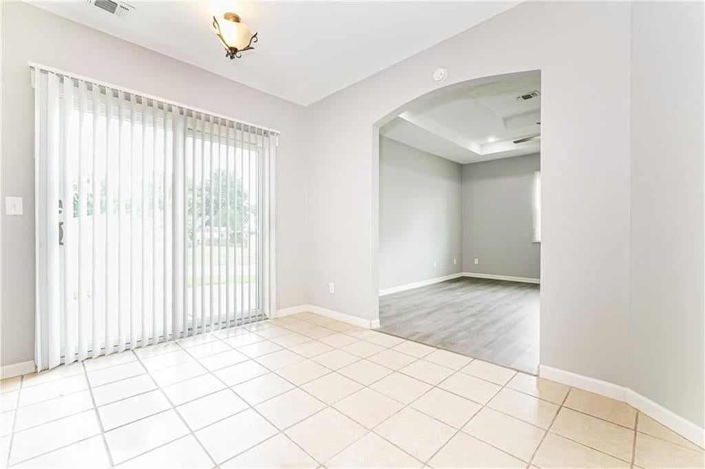 Photo 5 of 15 - 807 N Ponca Drive, Independence, MO 64056