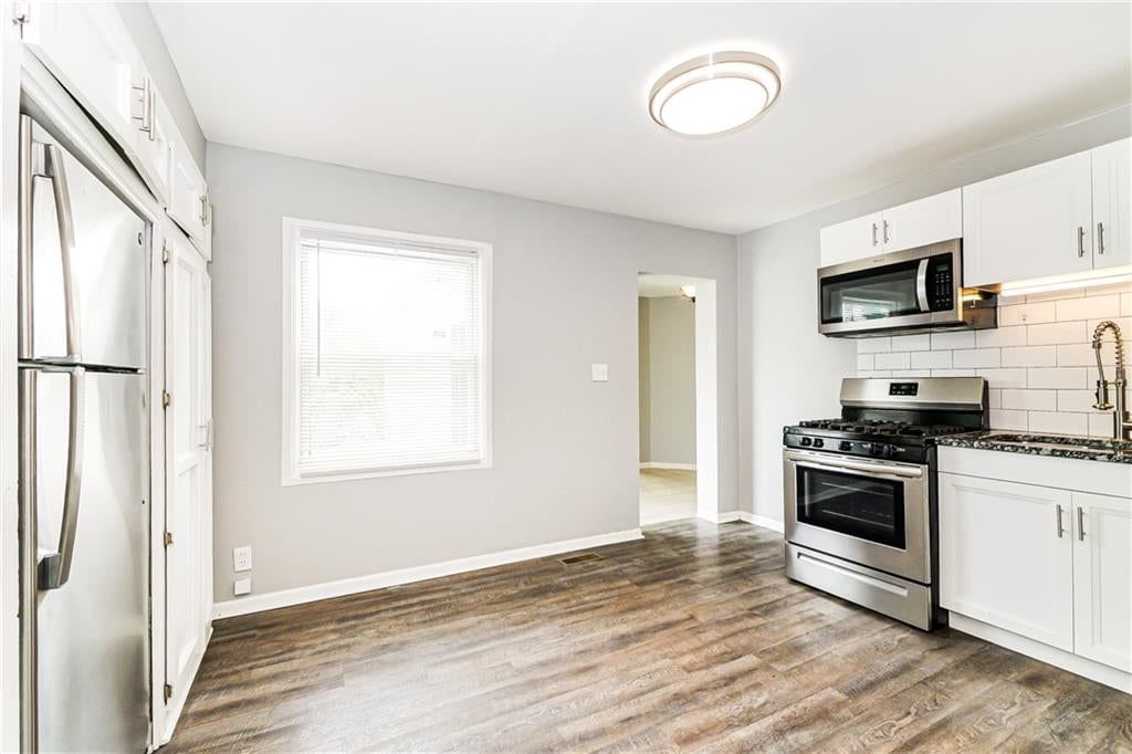 Photo 7 of 15 - 807 N Ponca Drive, Independence, MO 64056