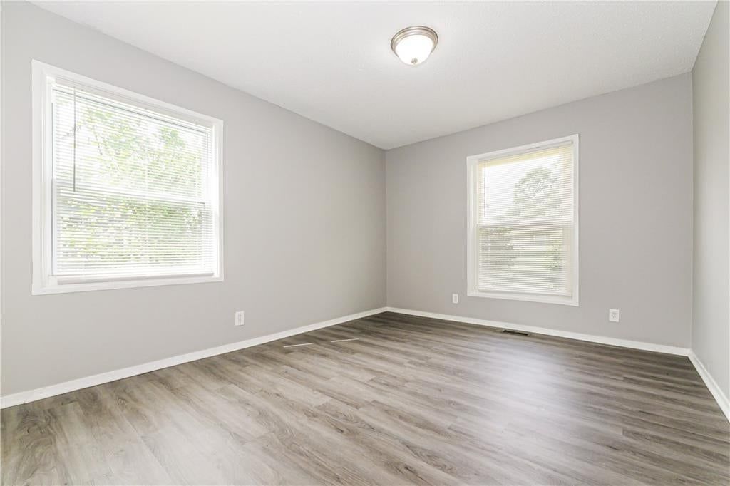 Photo 13 of 15 - 807 N Ponca Drive, Independence, MO 64056