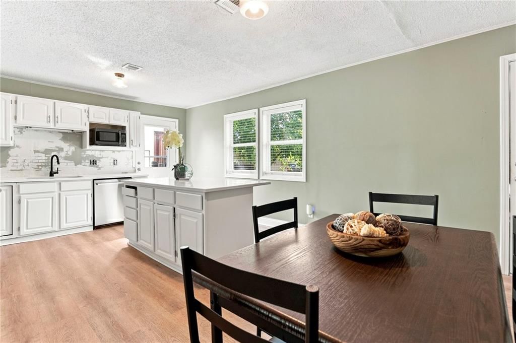 Breakfast nook at 209 Main Street, Bucyrus, KS 66013
