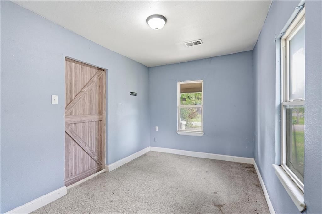 306 W Walnut Street — photo 17
