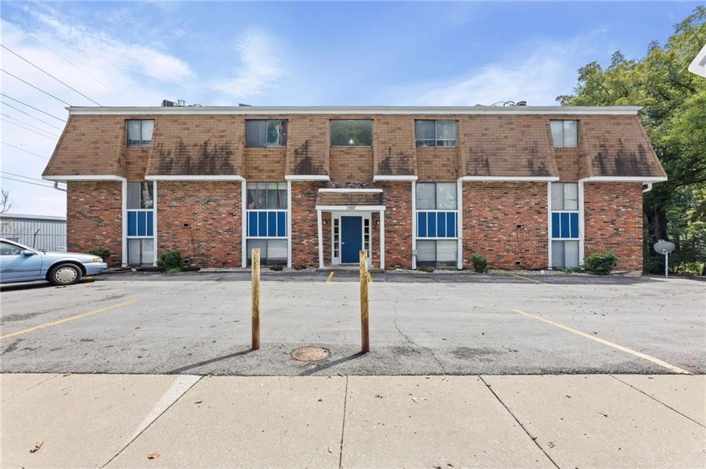 1507 High Grove Road, Grandview, MO