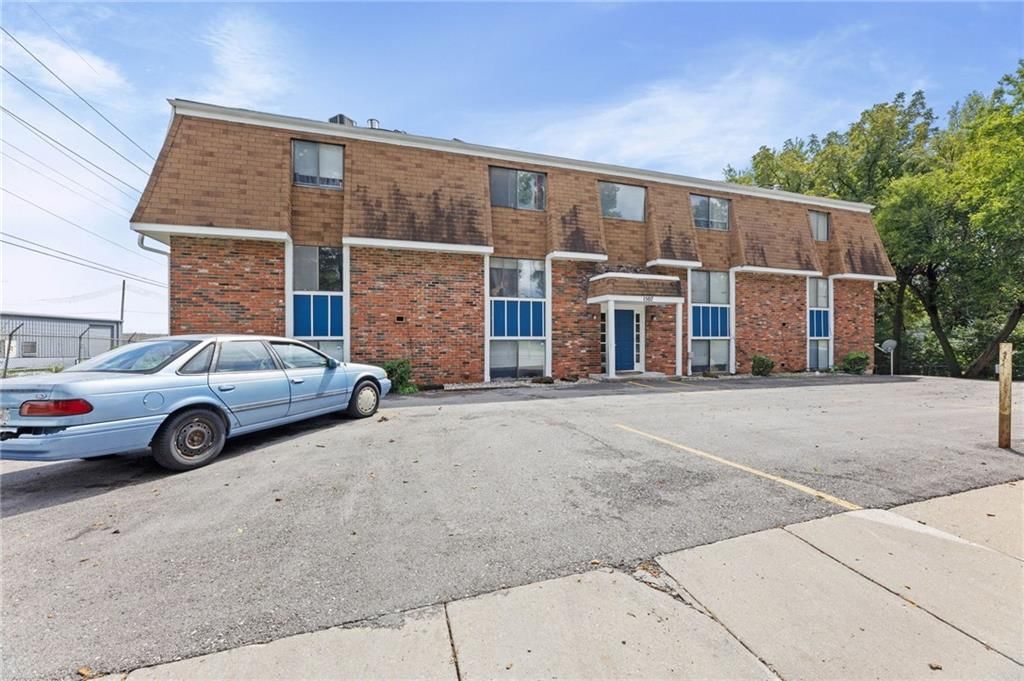 1507 High Grove Road, Grandview, MO: listing photo 2