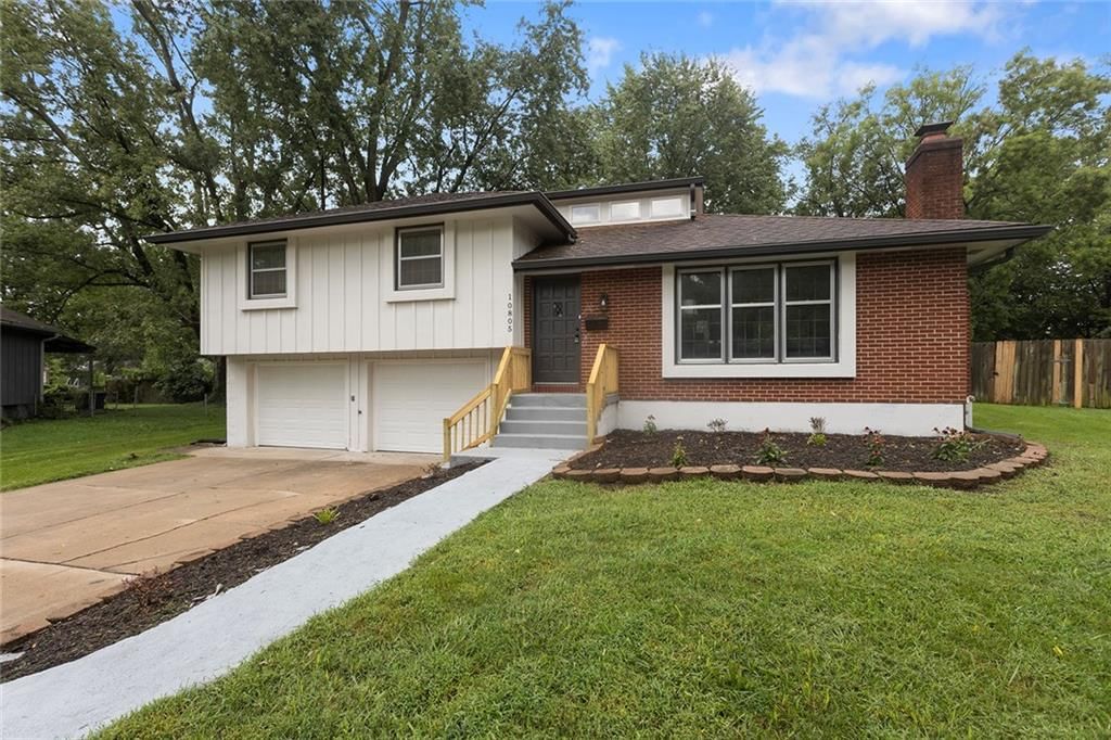 Photo 2 of 29 - 10805 E 65th Street, Raytown, MO 64133