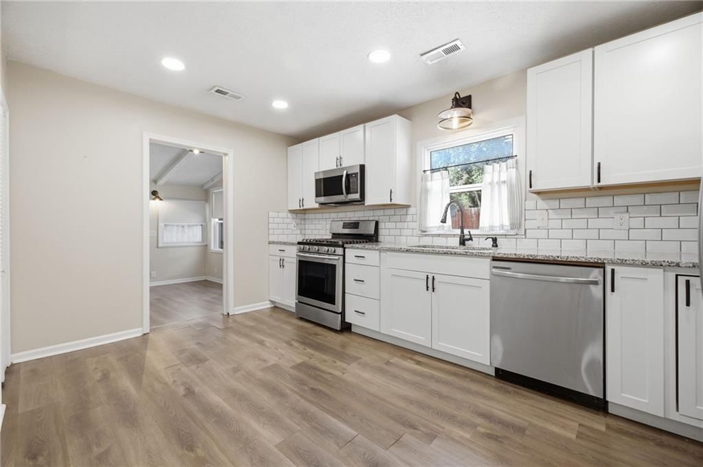 Photo 5 of 28 - 9022 Grand Avenue, Kansas City, MO 64114