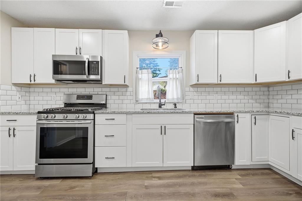 Photo 6 of 28 - 9022 Grand Avenue, Kansas City, MO 64114