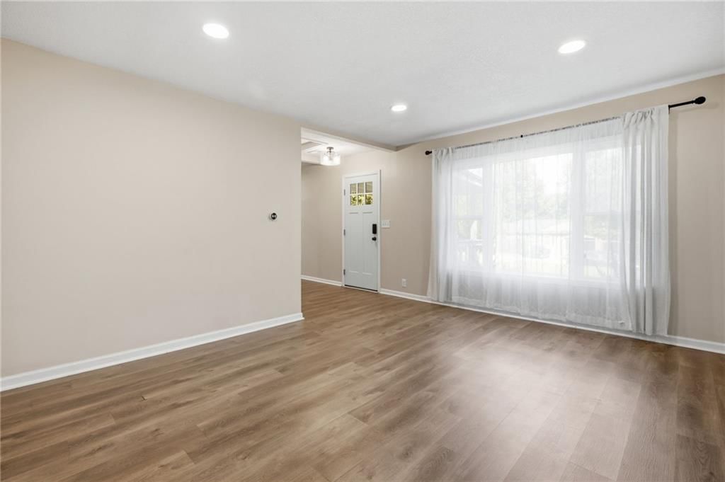 Photo 9 of 28 - 9022 Grand Avenue, Kansas City, MO 64114