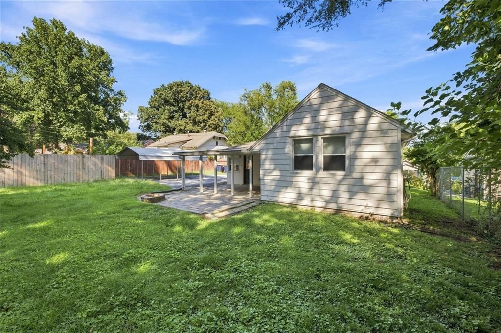 Photo 24 of 28 - 9022 Grand Avenue, Kansas City, MO 64114