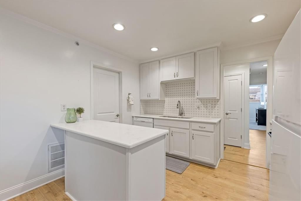 10124 W 96th Street — photo 8