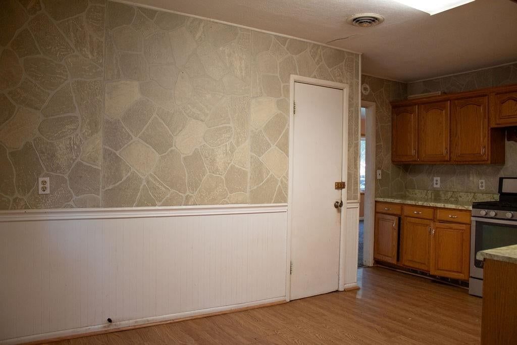 102 Warwick Road — photo 5