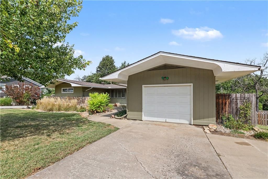 16 Overhill Drive — photo 2