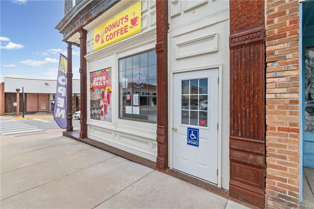 102 S Thornton Street — photo 2