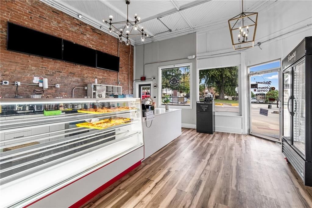 102 S Thornton Street — photo 6