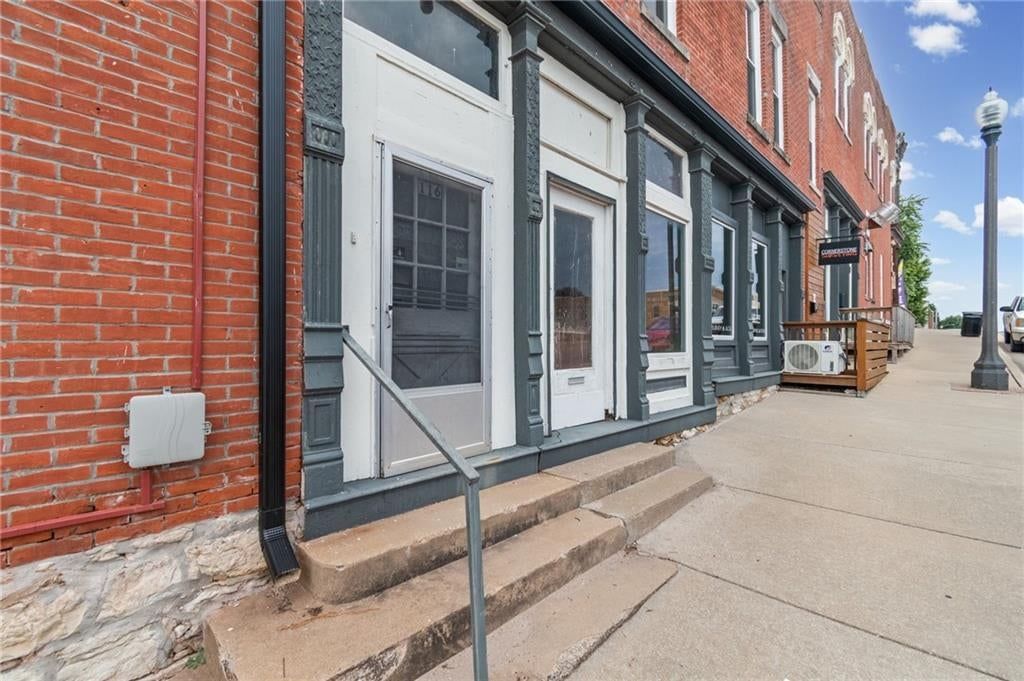 102 S Thornton Street — photo 17