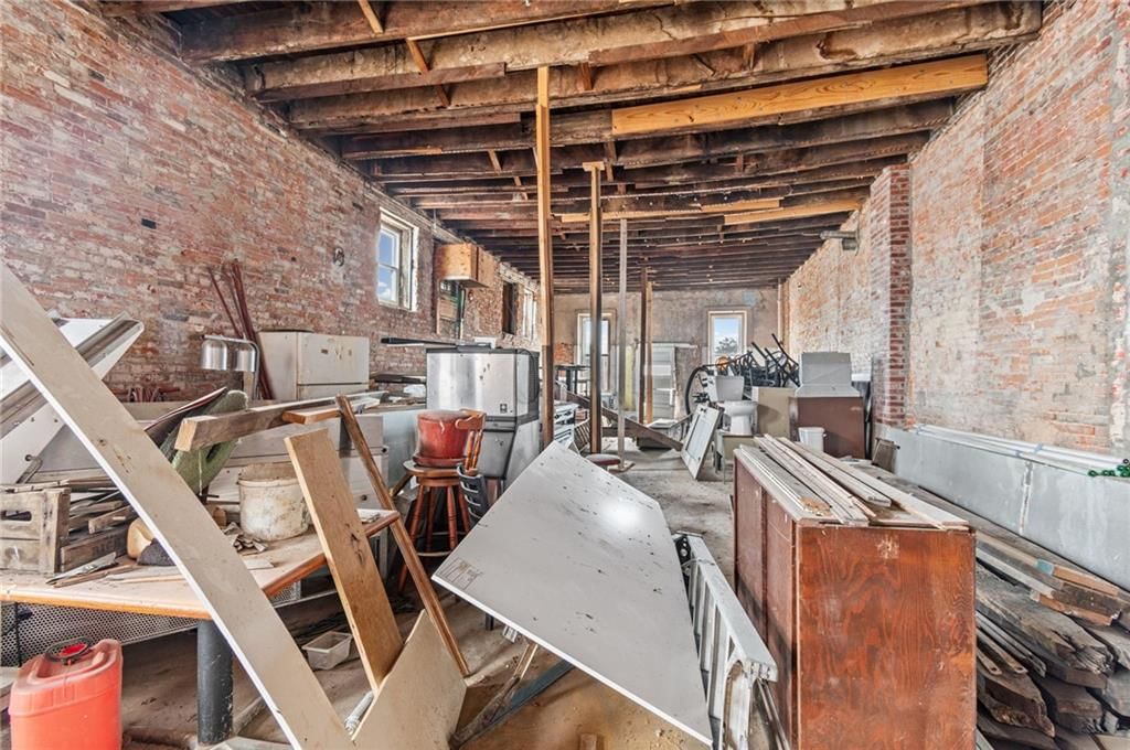102 S Thornton Street — photo 18
