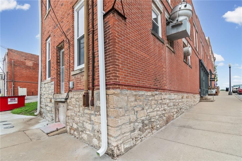102 S Thornton Street — photo 20