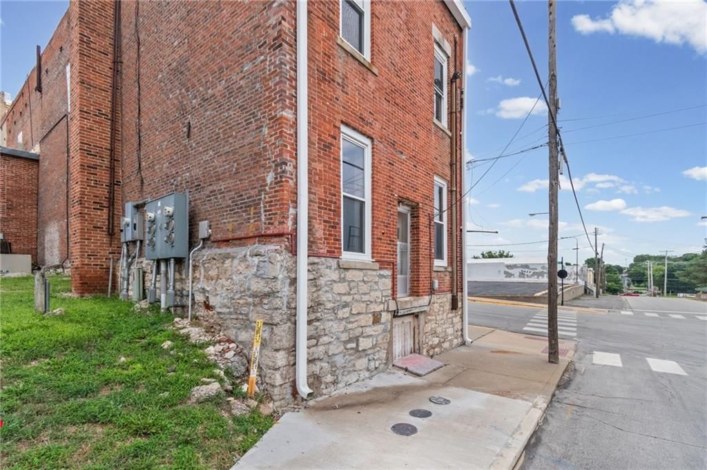 102 S Thornton Street — photo 21