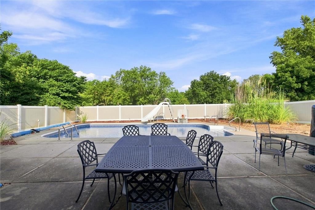 6 Willowgreen Drive — photo 12