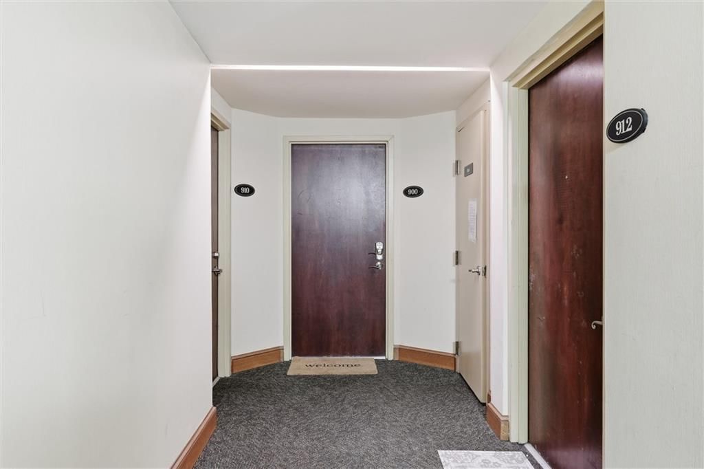 Photo 4 of 37 - 3838 Rainbow Boulevard #911, Kansas City, KS 66103