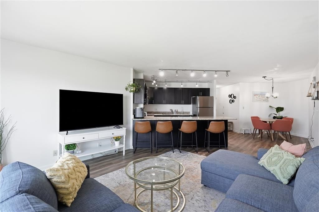 Photo 6 of 37, 3838 Rainbow Boulevard #911, Kansas City, KS 66103