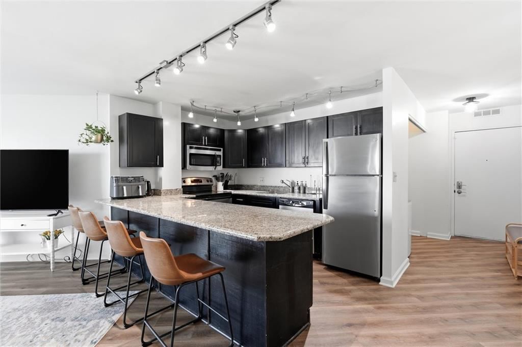 Photo 9 of 37, 3838 Rainbow Boulevard #911, Kansas City, KS 66103