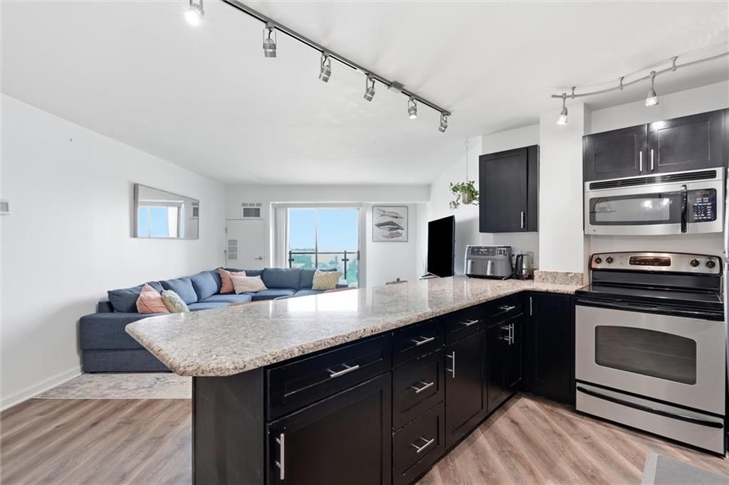 Photo 10 of 37, 3838 Rainbow Boulevard #911, Kansas City, KS 66103