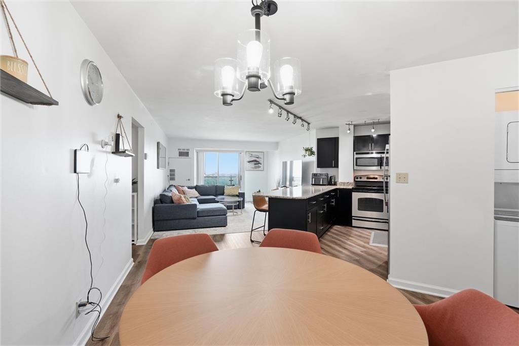 Photo 15 of 37 - 3838 Rainbow Boulevard #911, Kansas City, KS 66103