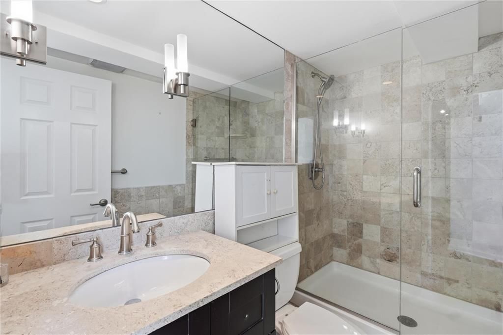 Photo 18 of 37, 3838 Rainbow Boulevard #911, Kansas City, KS 66103