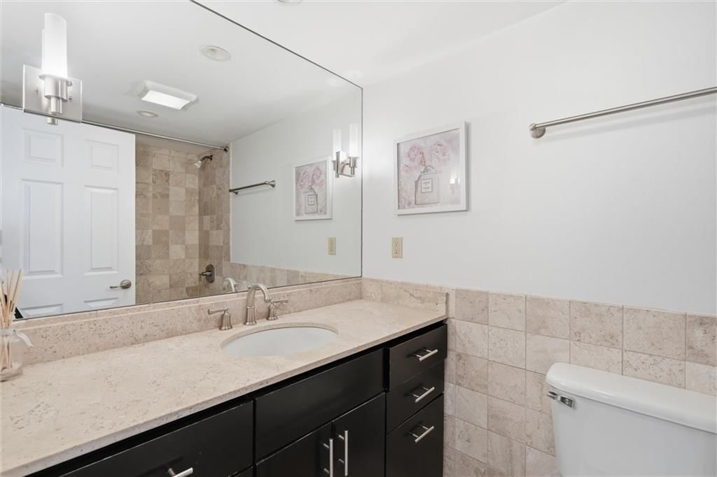 Photo 20 of 37 - 3838 Rainbow Boulevard #911, Kansas City, KS 66103
