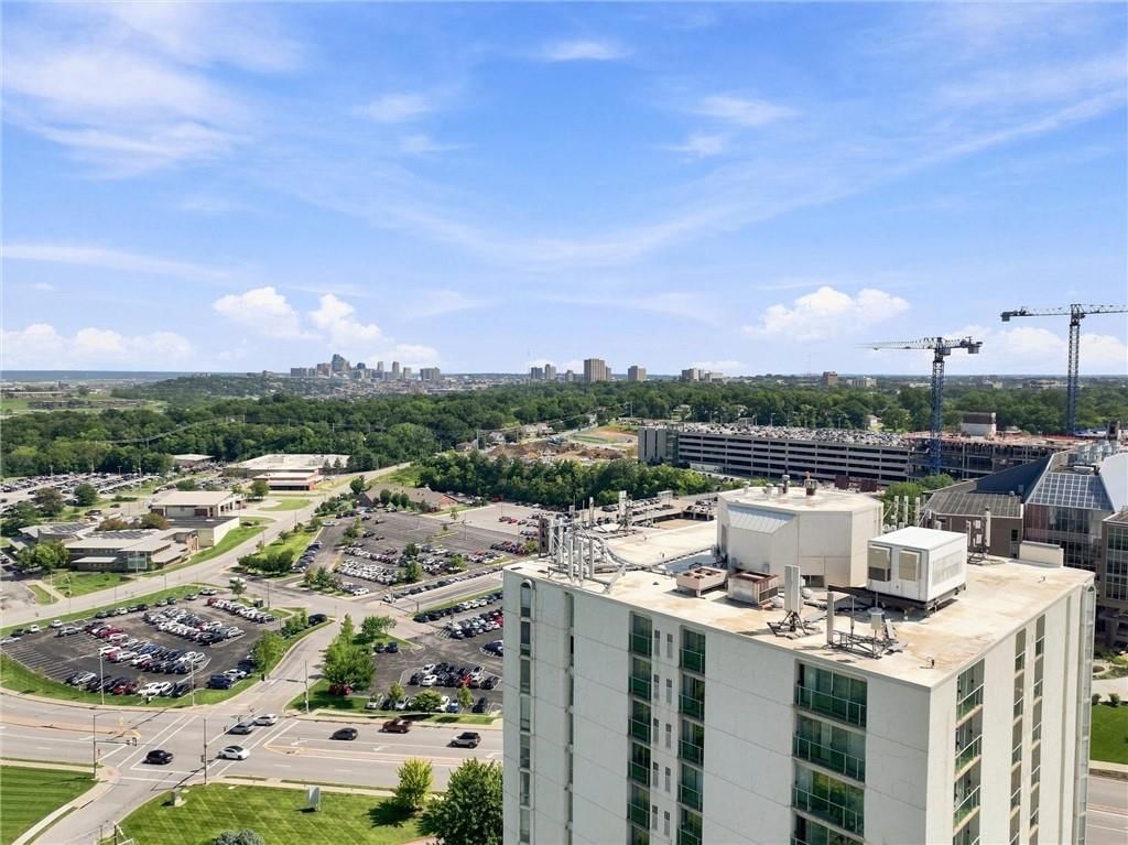Photo 33 of 37 - 3838 Rainbow Boulevard #911, Kansas City, KS 66103