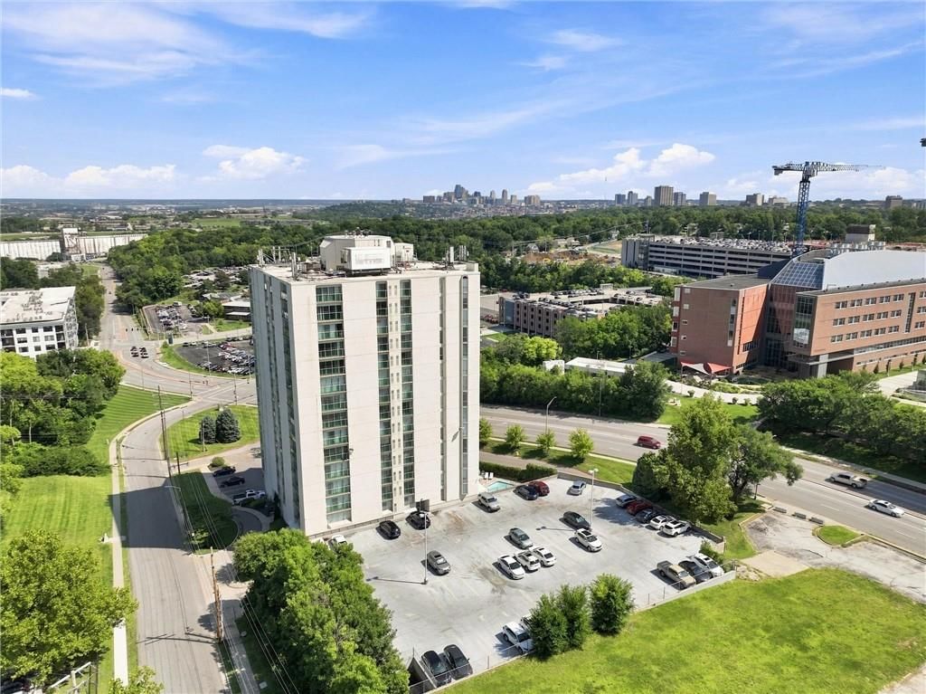 Photo 35 of 37 - 3838 Rainbow Boulevard #911, Kansas City, KS 66103