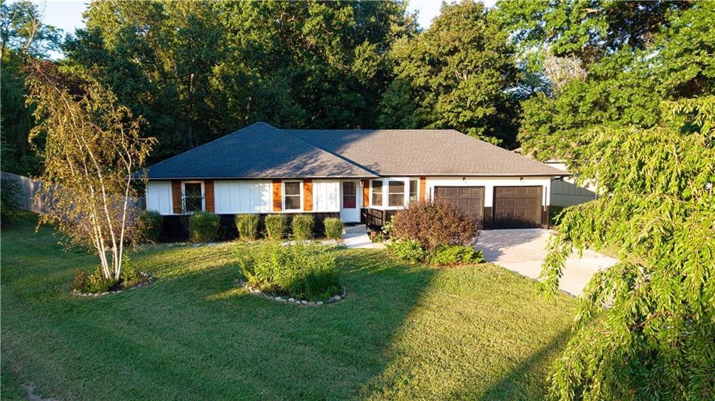 2 E 127th Terrace, Kansas City, MO: listing photo 3