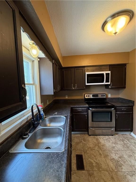 1329 Elliott Avenue — photo 9