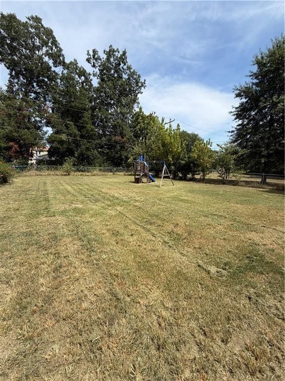 1329 Elliott Avenue — photo 16