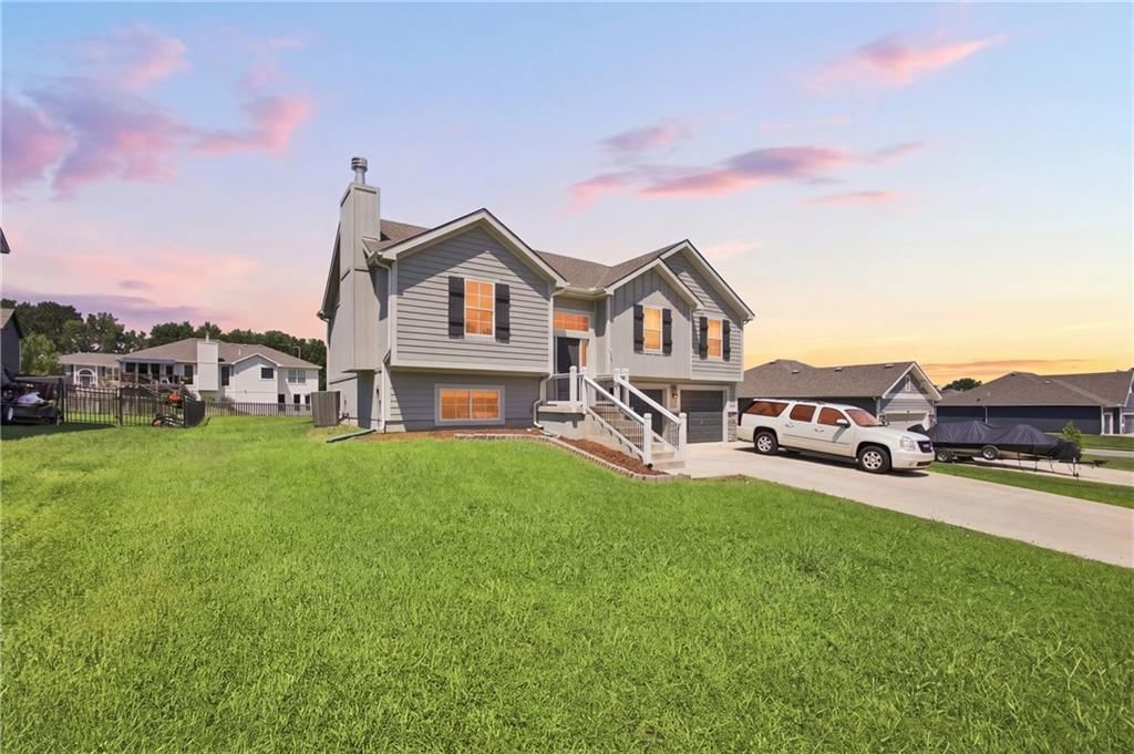 20124 W 221st Street, Spring Hill, KS