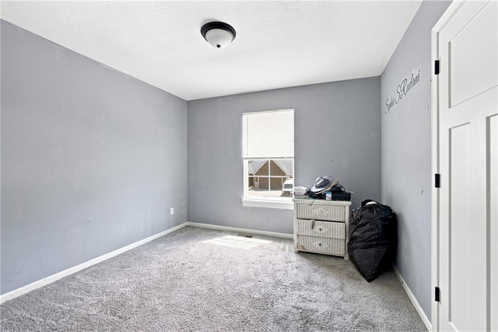 Photo 14 of 23 - 20124 W 221st Street, Spring Hill, KS 66083