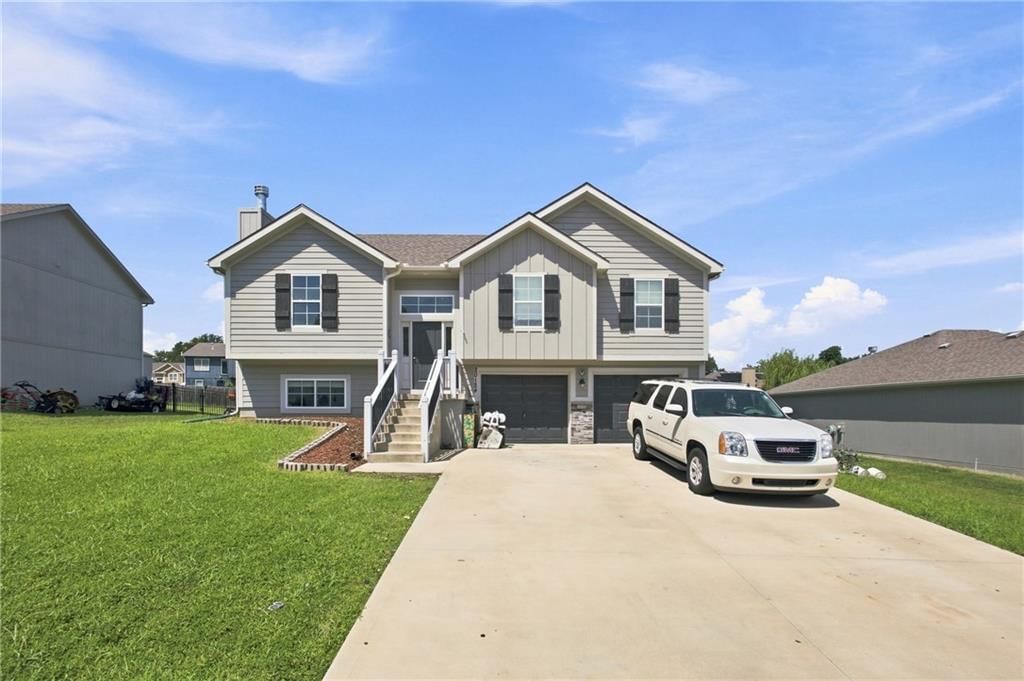 Photo 17 of 23 - 20124 W 221st Street, Spring Hill, KS 66083