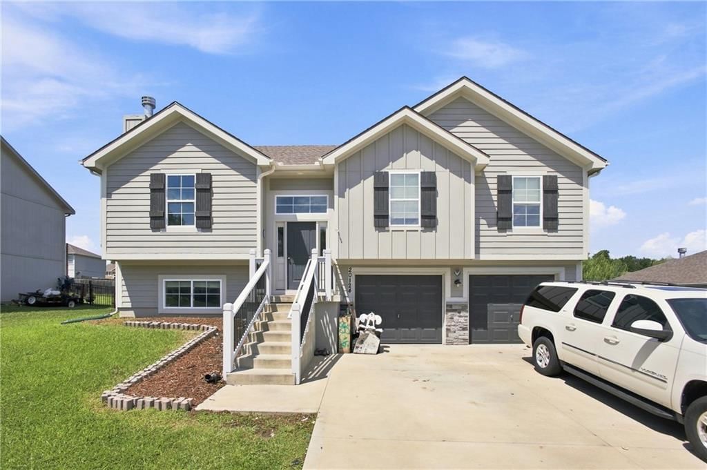 Photo 18 of 23 - 20124 W 221st Street, Spring Hill, KS 66083